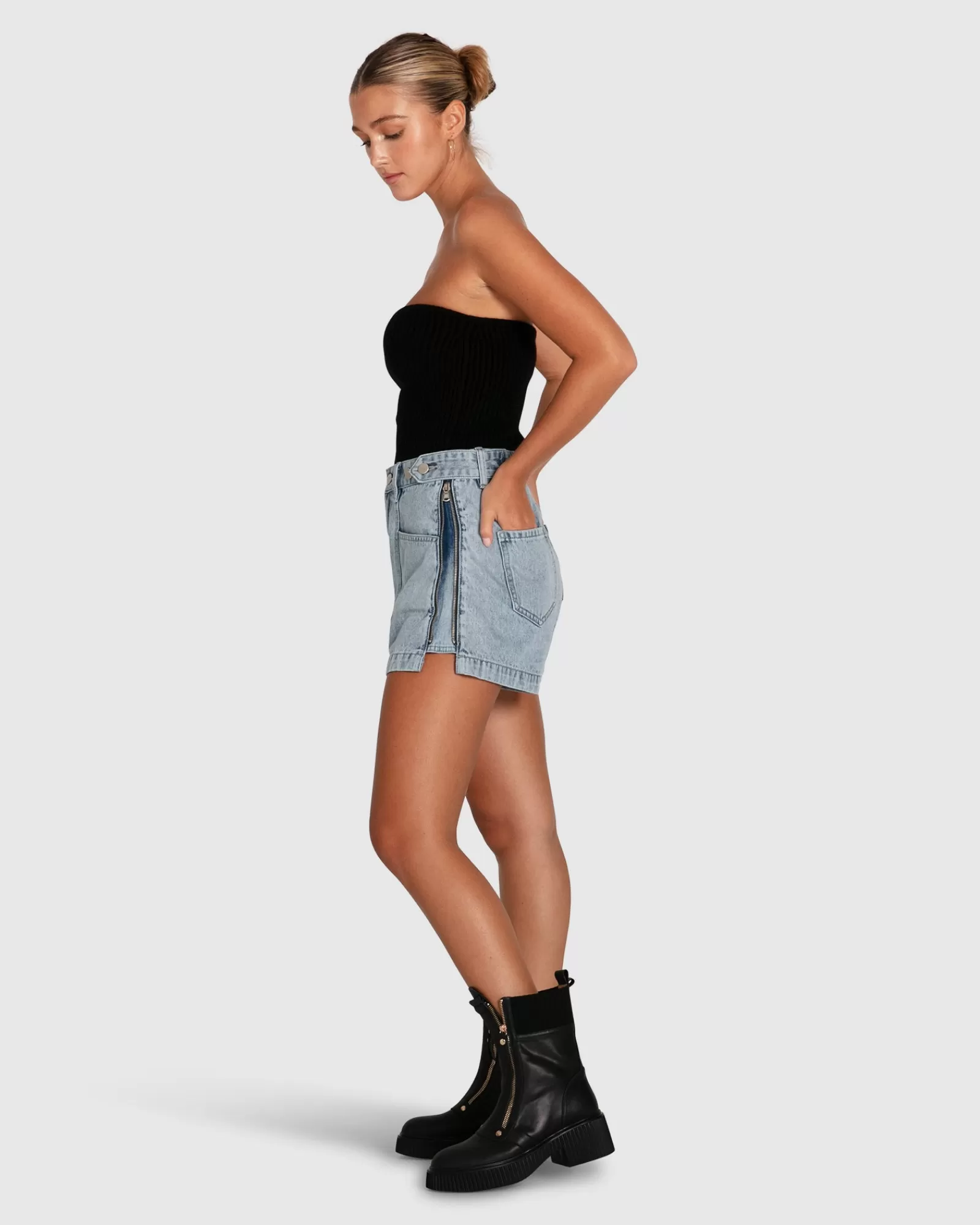 bring_the_heat_denim_shorts__stonewash_4-3.webp Belle & Bloom Bring The Heat Denim Shorts -
